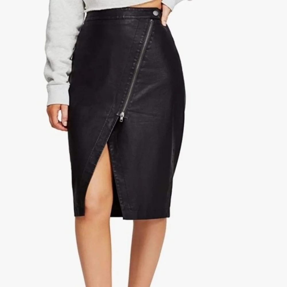 Free People NWT Wrapped Up Vegan Leather  Midi Skirt Size 0.